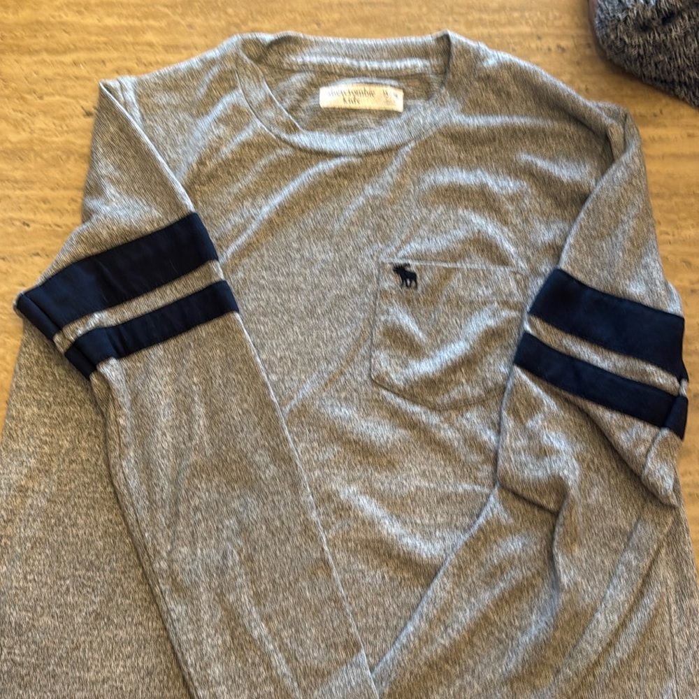 Abercrombie Kids long sleeve
Like new